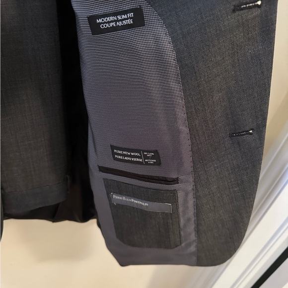 Perry Ellis Modern Slim Fit lightweight wool suit - Picture 4 of 5